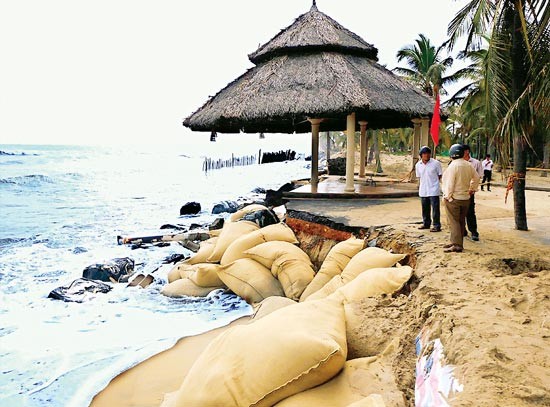 Seawater has swallowed Cua Dai Beach in Hoi An (Photo: SGGP)